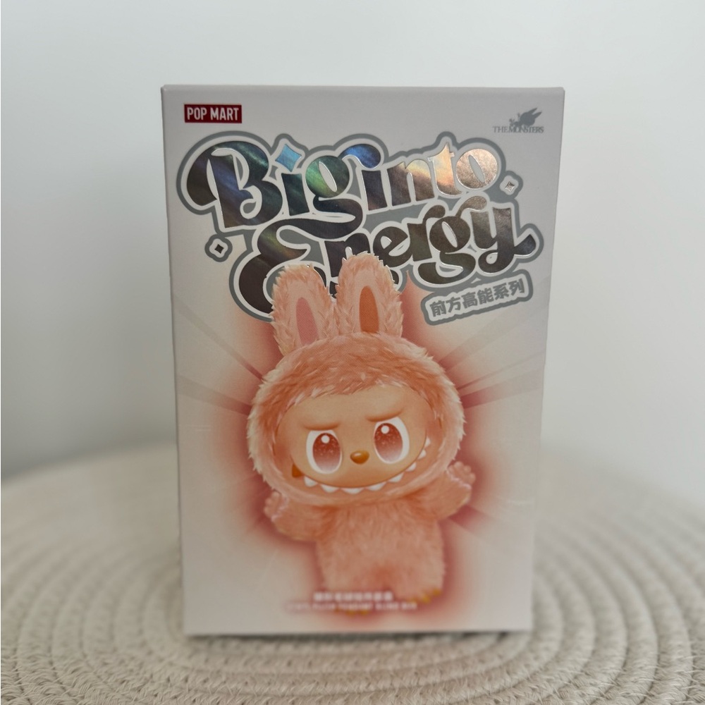 THE MONSTERS - Big Into Energy Labubu Vinyl Plush Pendant LOYALTY (Pink/Yellow) - Picture 3 of 3